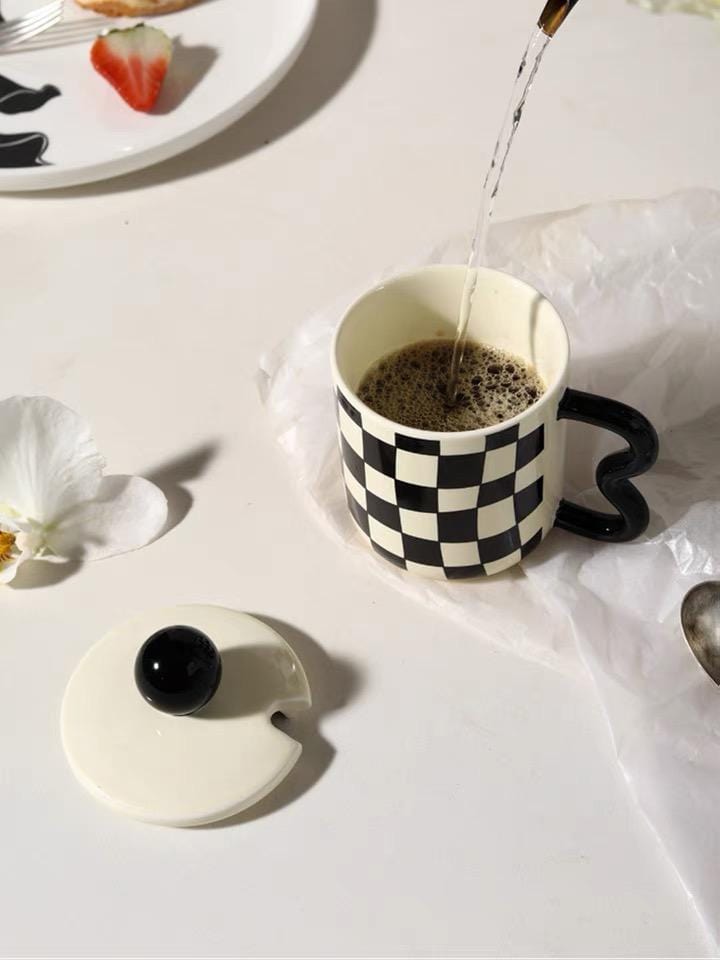Wavy checkered mug
