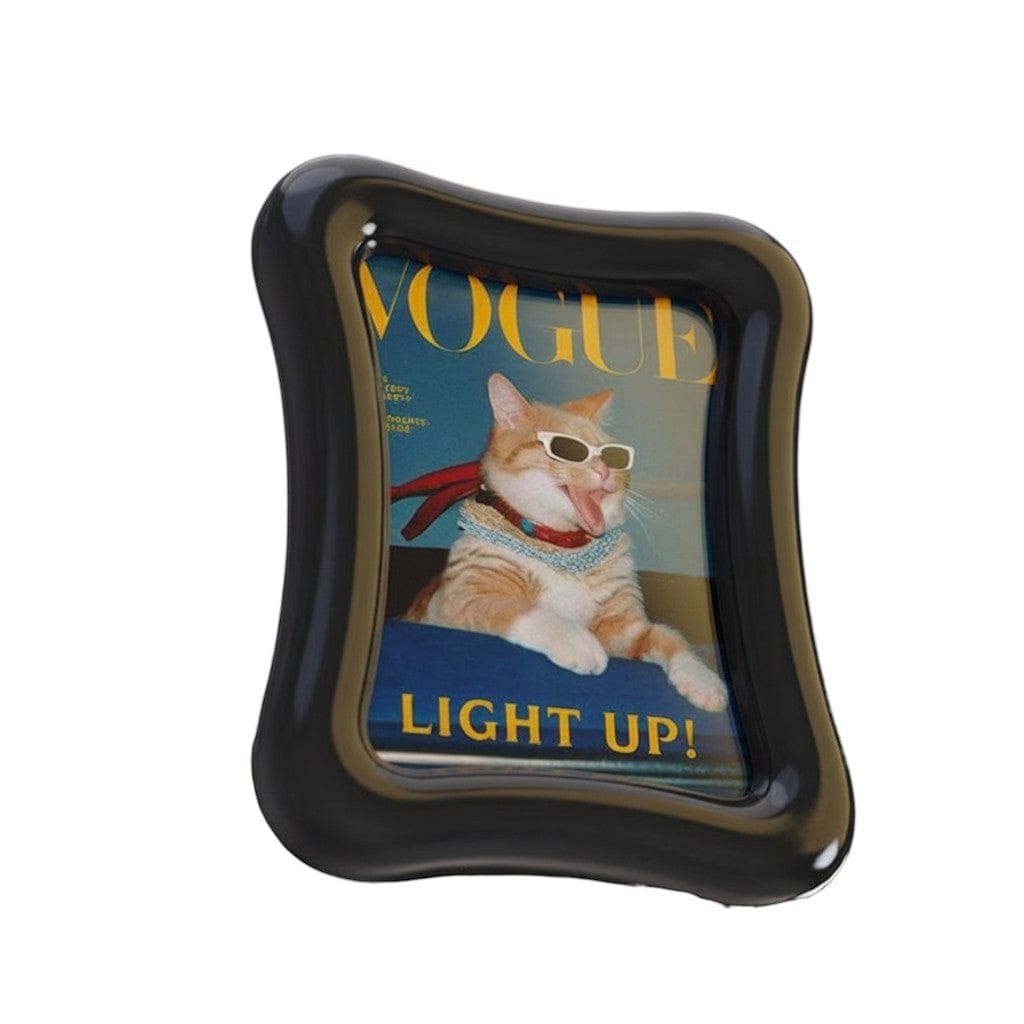 HOMELIVY black high-gloss acrylic wavy photo frame with a playful retro design. Holds a picture of a cat wearing sunglasses.