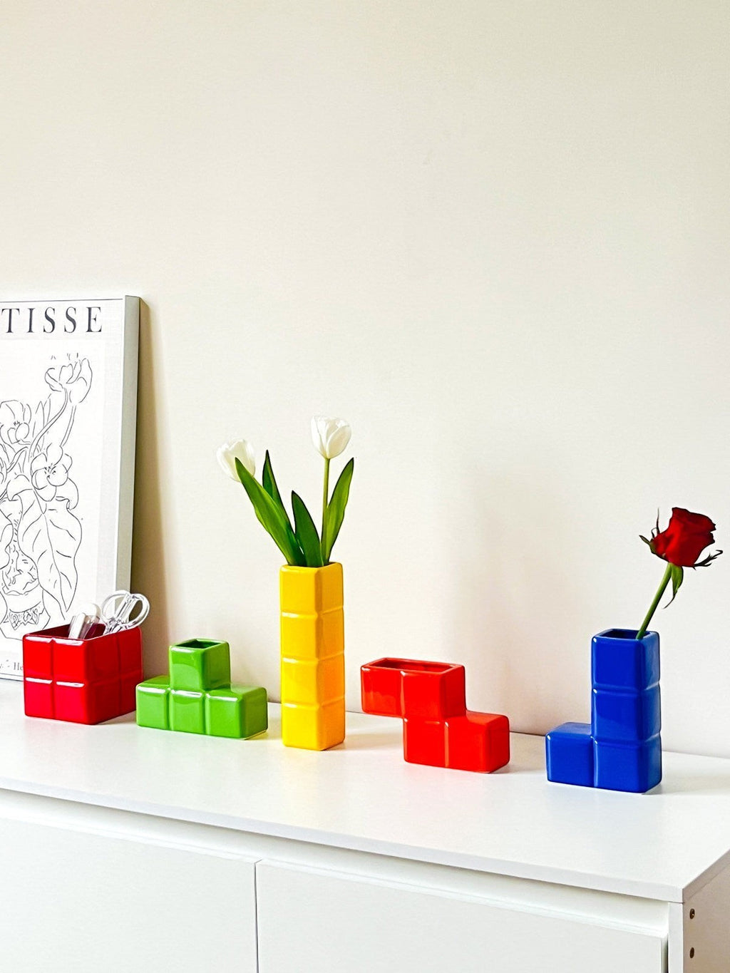 HOMELIVY minimalist ceramic vases in colorful Tetris-inspired shapes, perfect for Bauhaus or Memphis style decor.