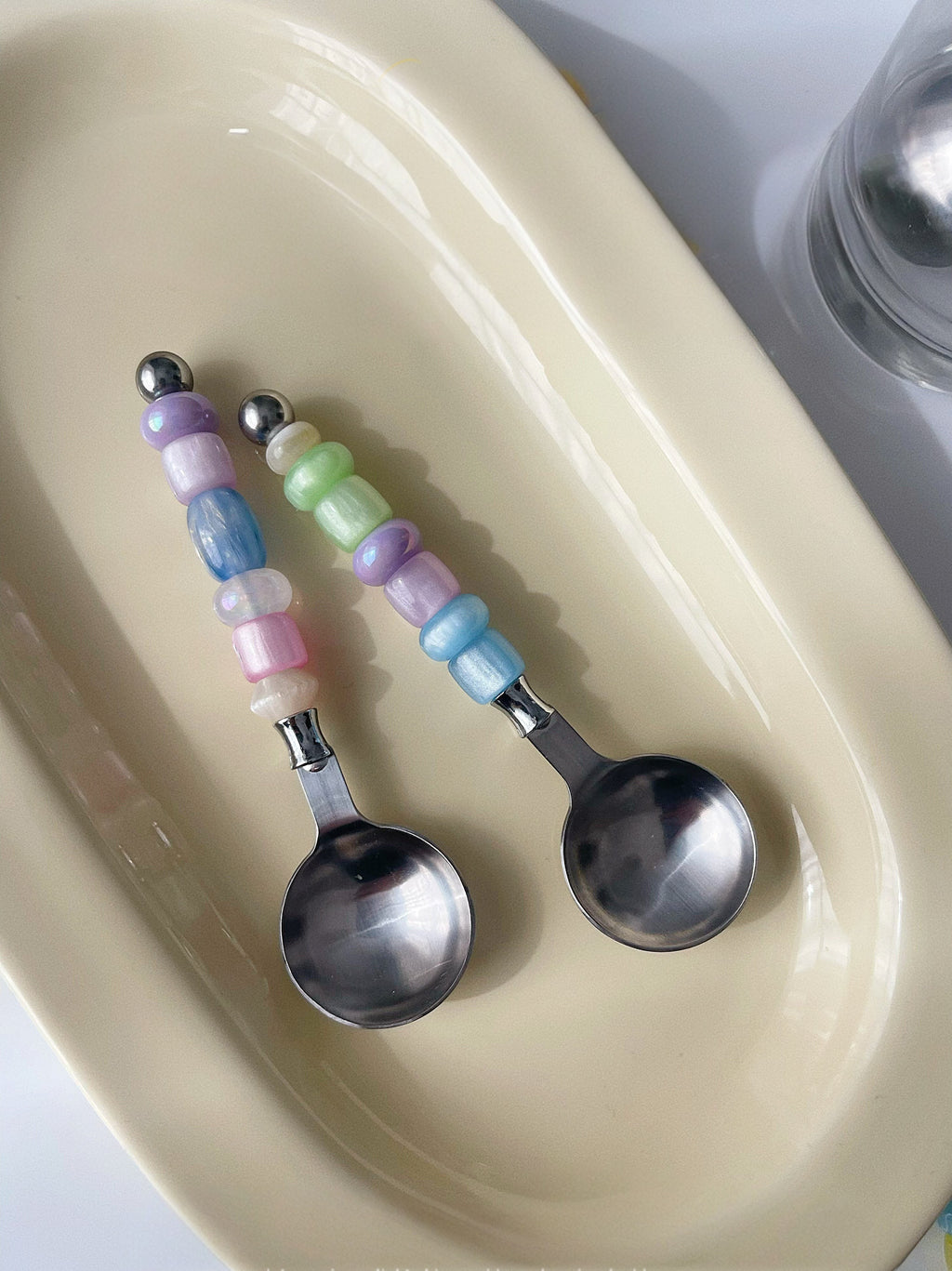 HOMELIVY colorful beaded spoons with stainless steel bowls and pastel iridescent acrylic bead handles.