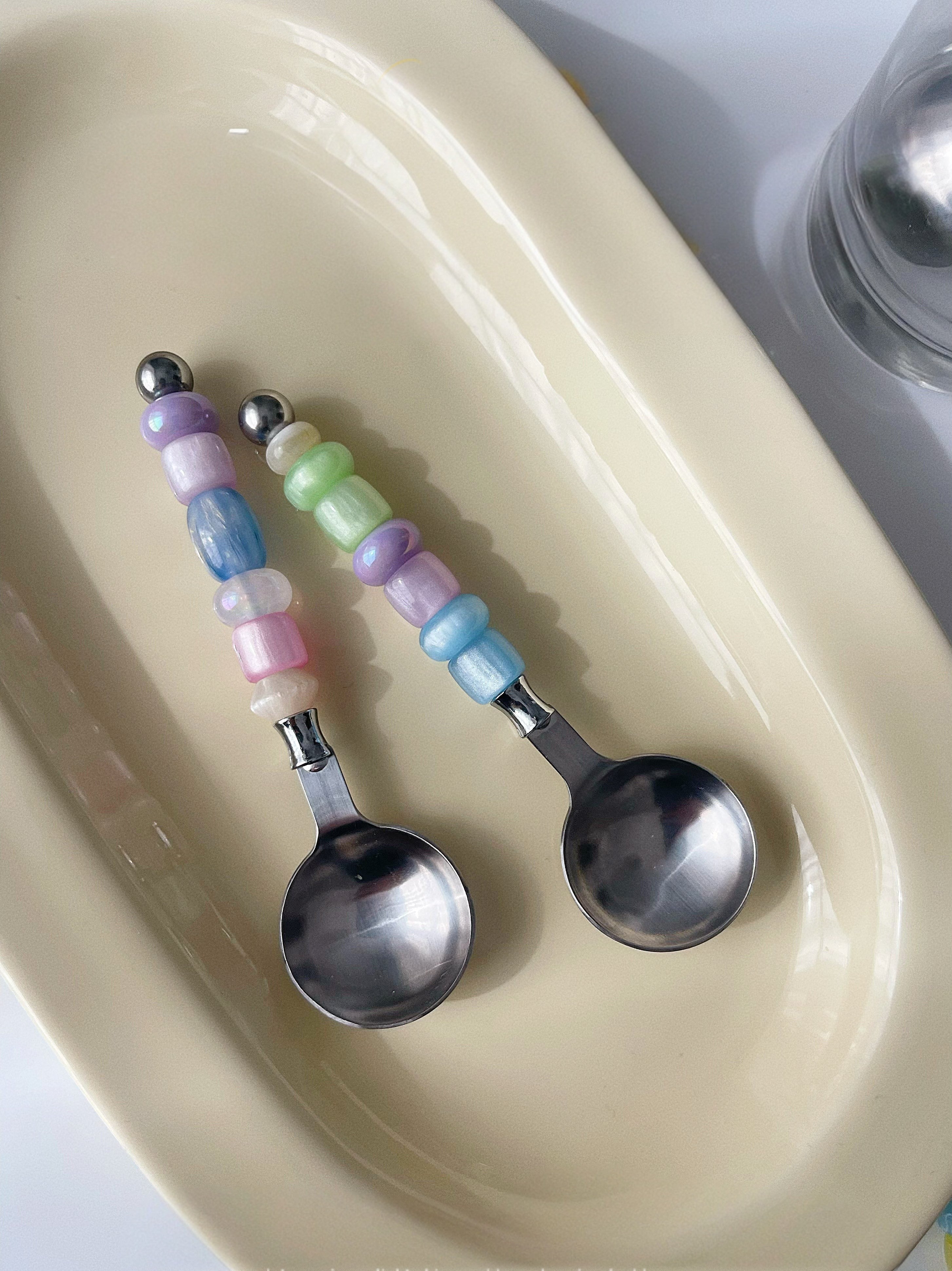 HOMELIVY colorful beaded spoons with stainless steel bowls and pastel iridescent acrylic bead handles.