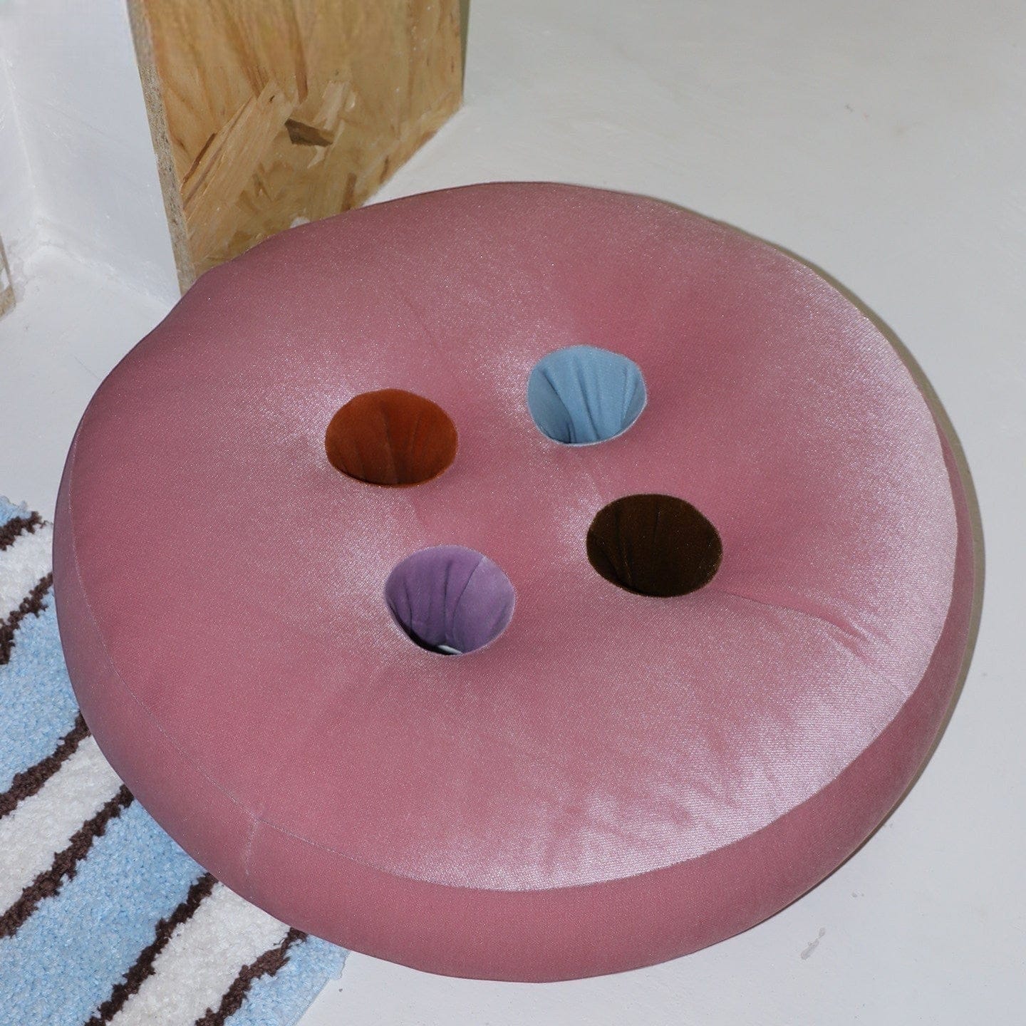 HOMELIVY pink velvet round button seat cushion with colorful inserts, D50 x H12 cm