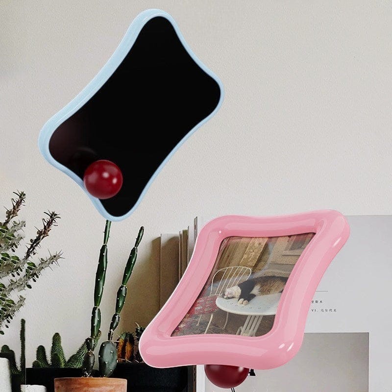 Retro Wavy Photo Frame