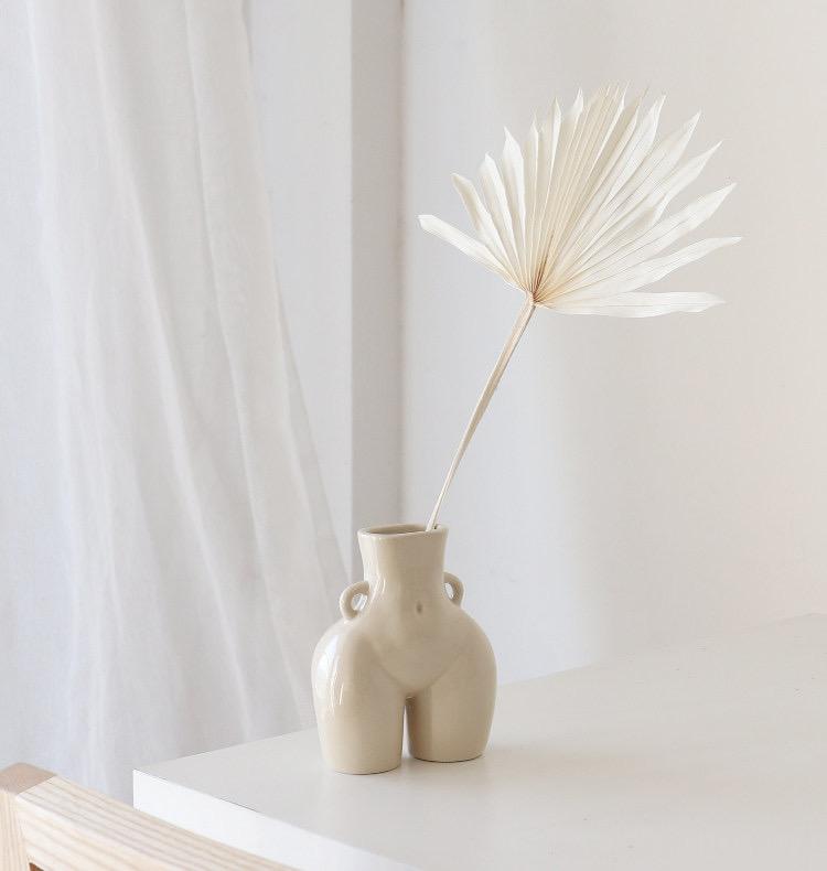 bum vase white